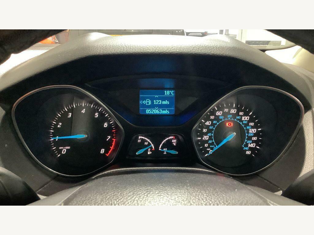 Ford Focus Zetec White #11
