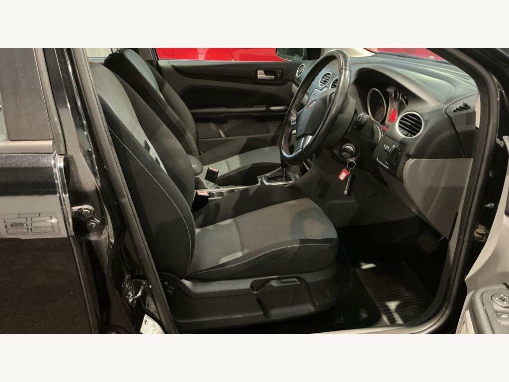 Ford Focus Focus Zetec S 136 Tdci S-a White #2