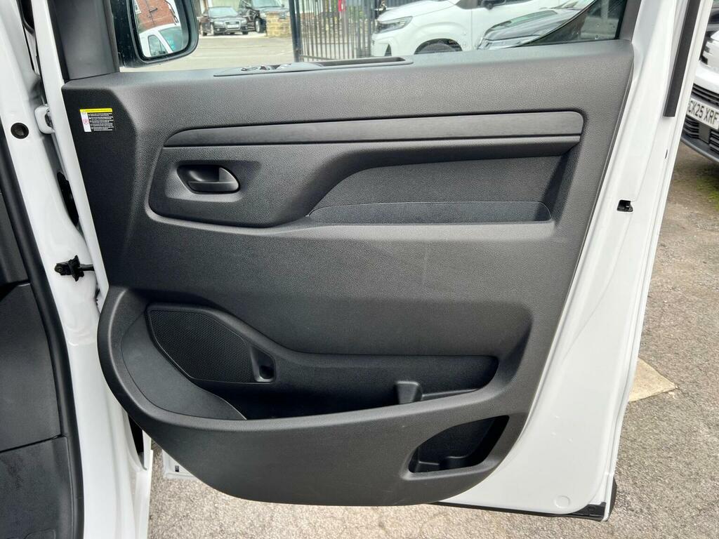Peugeot E-Expert E 1000 50Kwh Professional Compact Panel Van 6Dr El White #40
