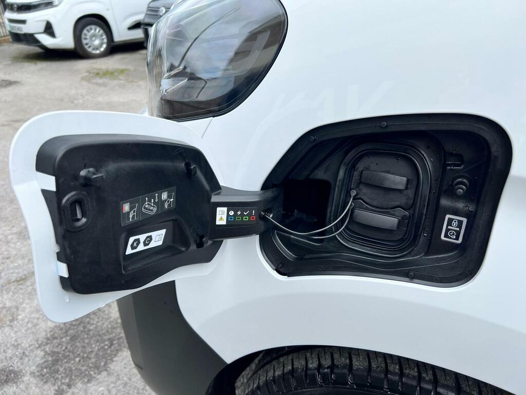 Peugeot E-Expert E 1000 50Kwh Professional Compact Panel Van 6Dr El White #41