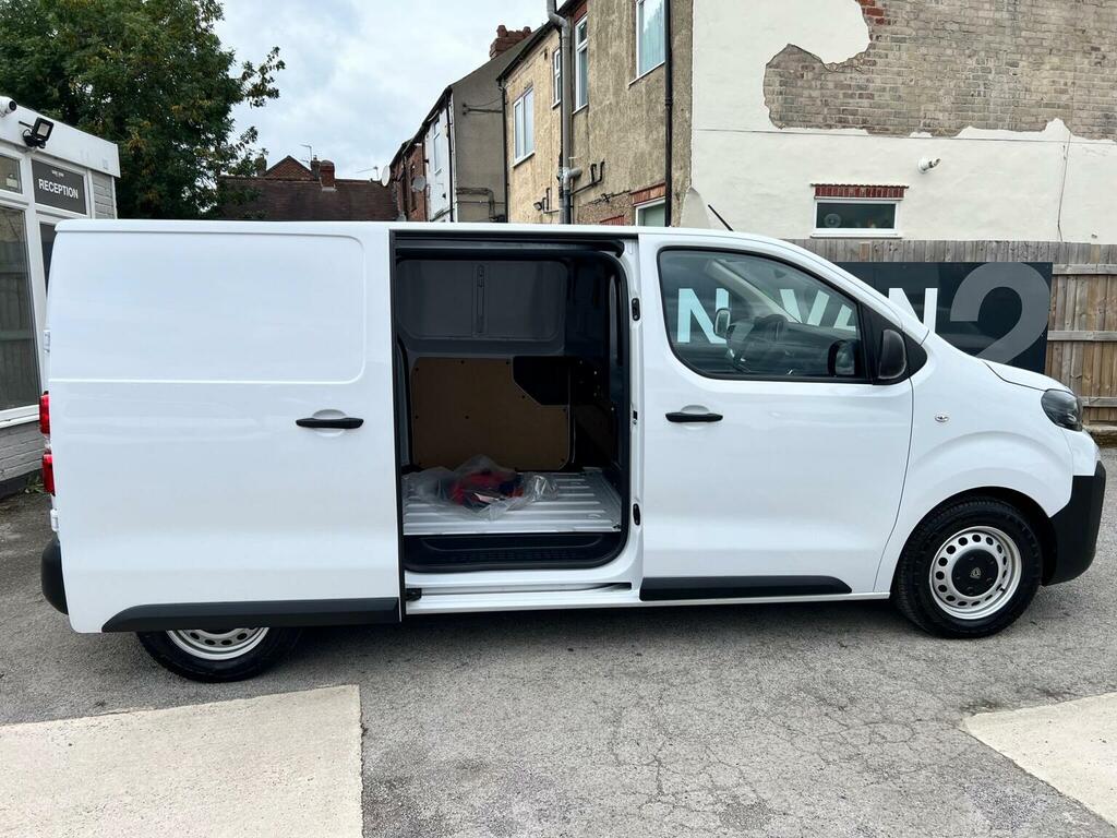 Peugeot E-Expert E 1000 50Kwh Professional Compact Panel Van 6Dr El White #12