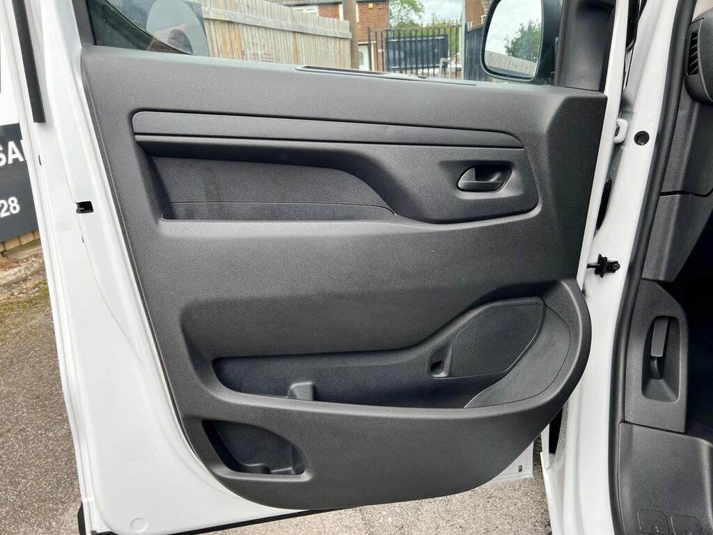 Peugeot E-Expert E 1000 50Kwh Professional Compact Panel Van 6Dr El White #39