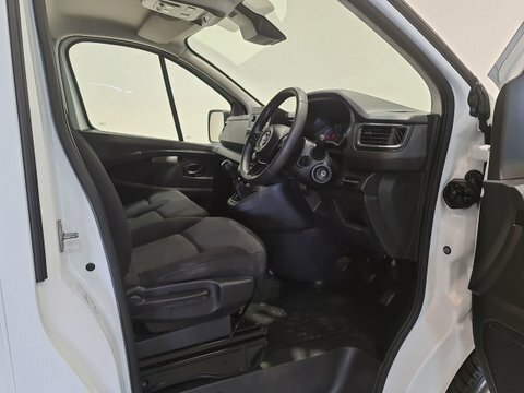 Nissan Primastar Acenta White #11