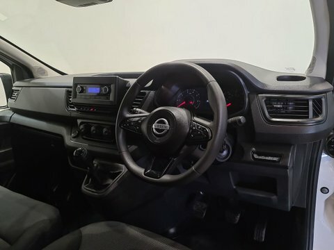 Nissan Primastar Acenta White #12