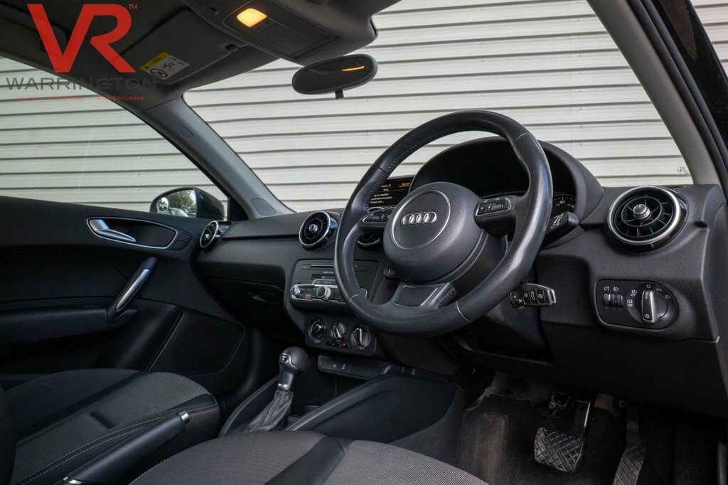 Audi A1 1L Sport Black #5