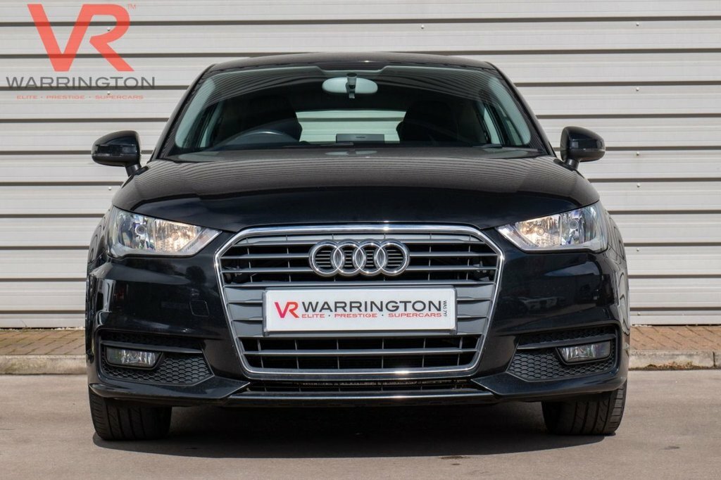 Audi A1 1L Sport Black #4