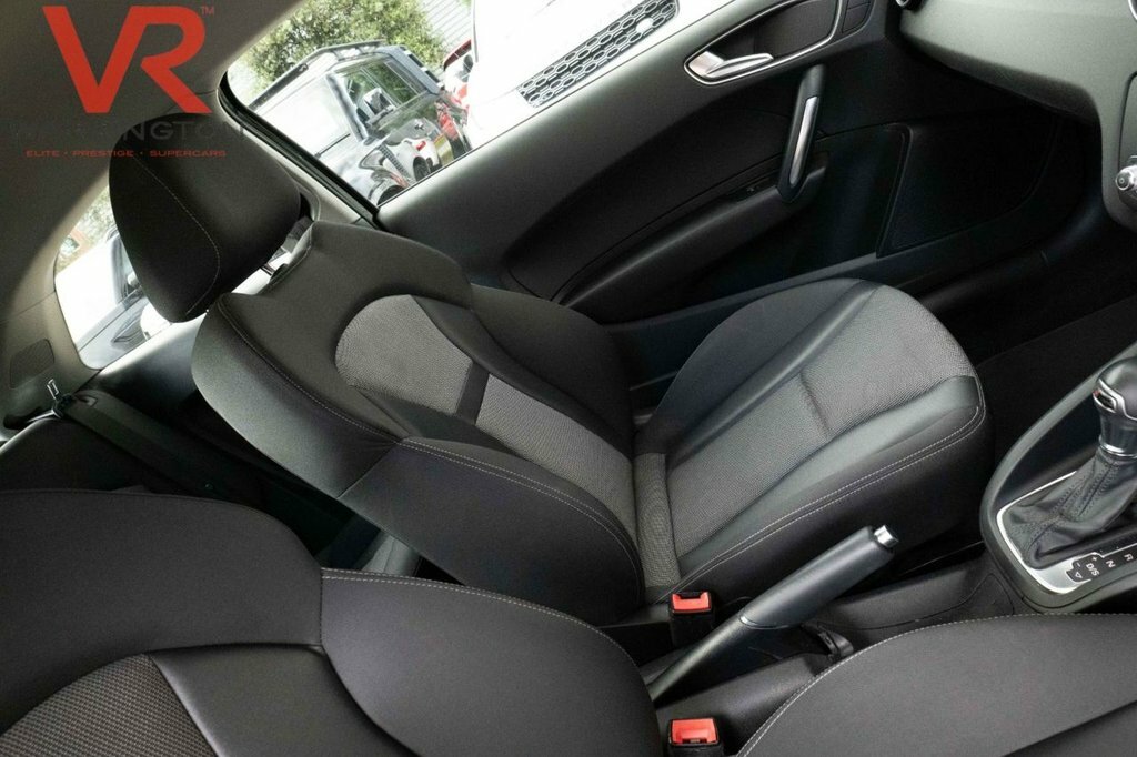 Audi A1 1L Sport Black #3