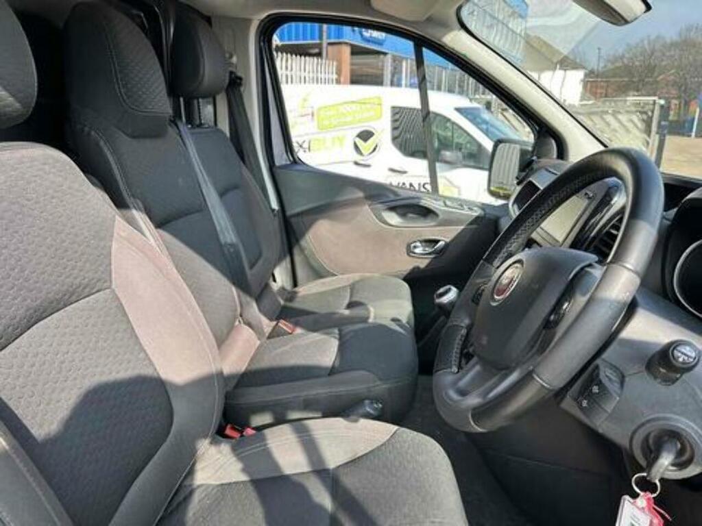 Fiat Talento Multijet 12 Sportivo Panel Van 2.0 P Black #3