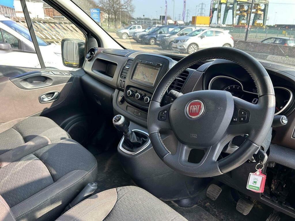 Fiat Talento Multijet 12 Sportivo Panel Van 2.0 P Black #2