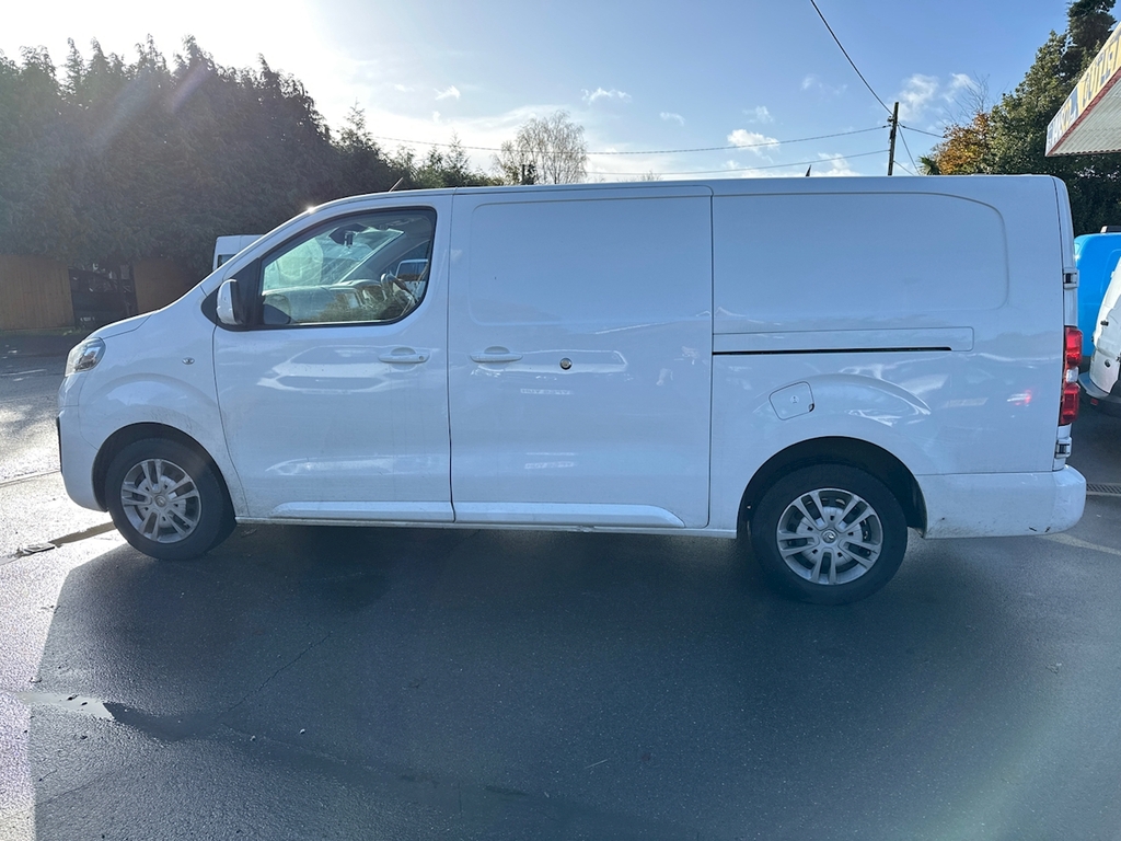Vauxhall Vivaro 1.5 Turbo D 2900 Sportive Panel Van Man White #6