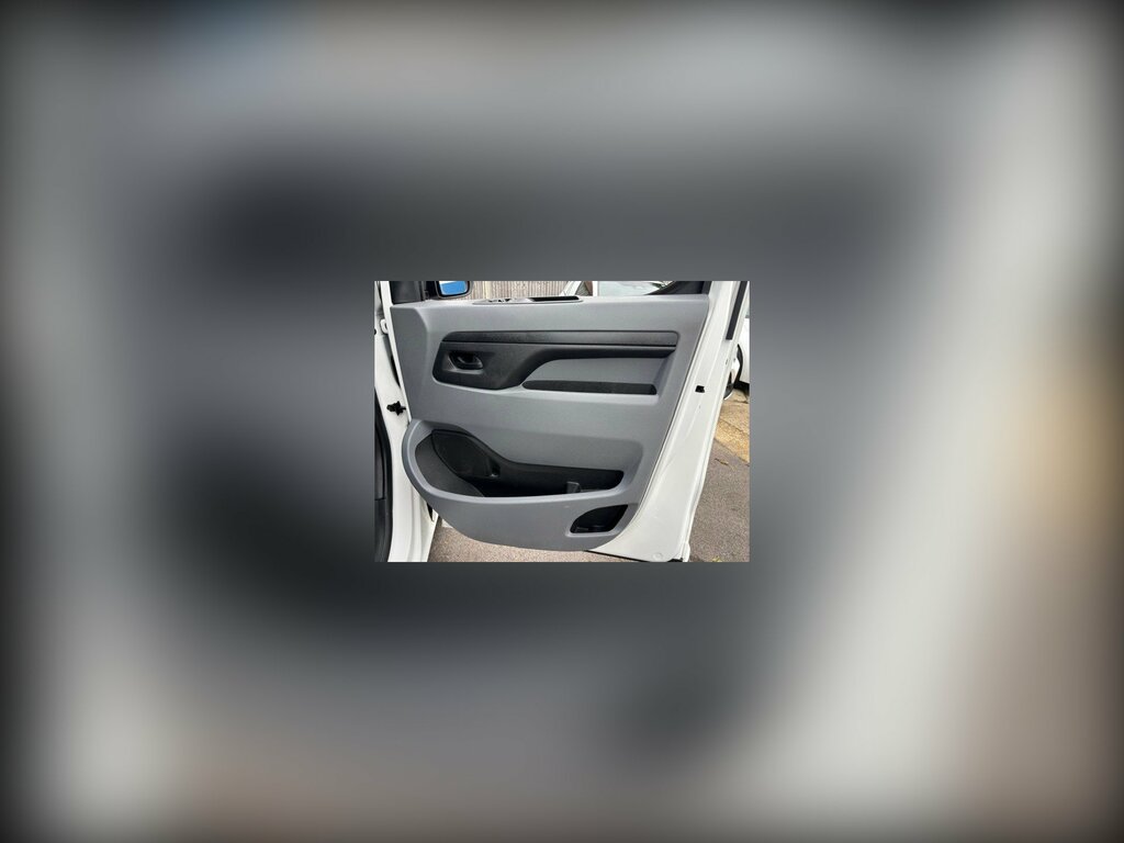 Vauxhall Vivaro Mpv White #8