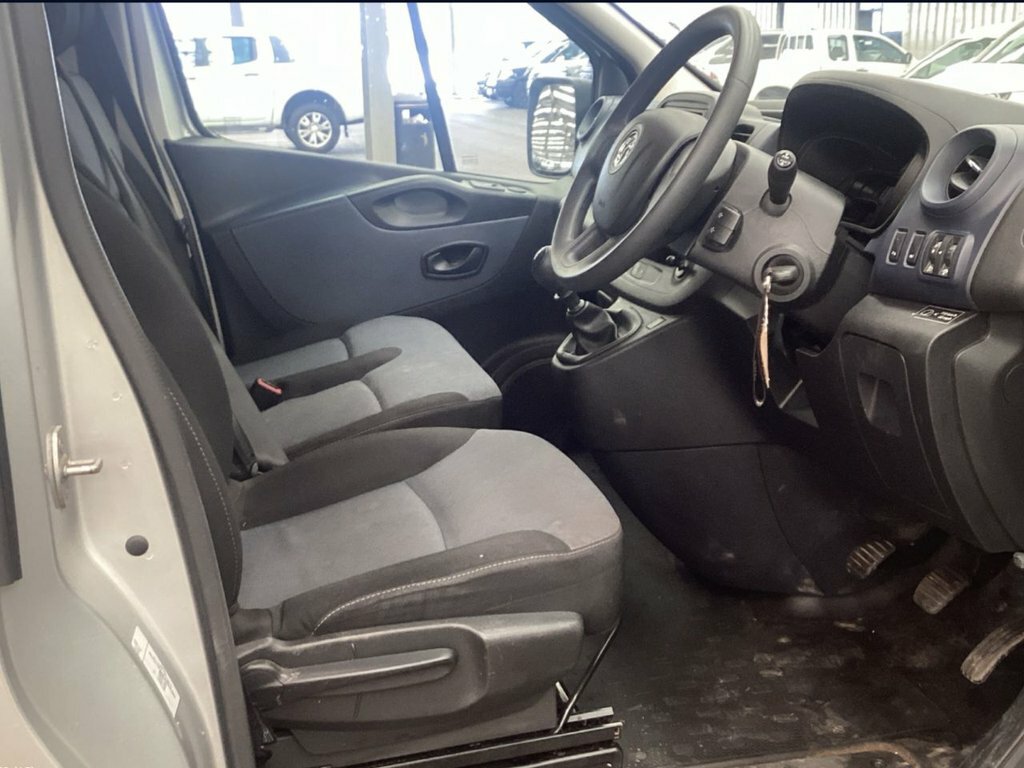 Vauxhall Vivaro Mpv Silver #5