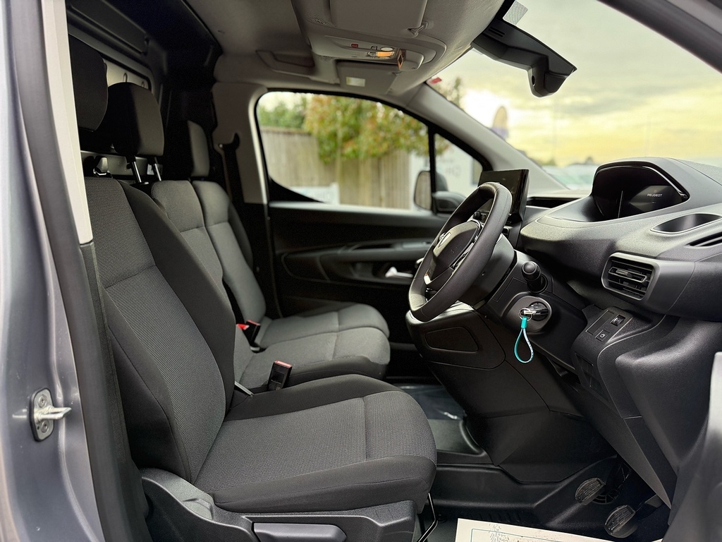 Peugeot Partner M 1.5 Bluehdi Black #17