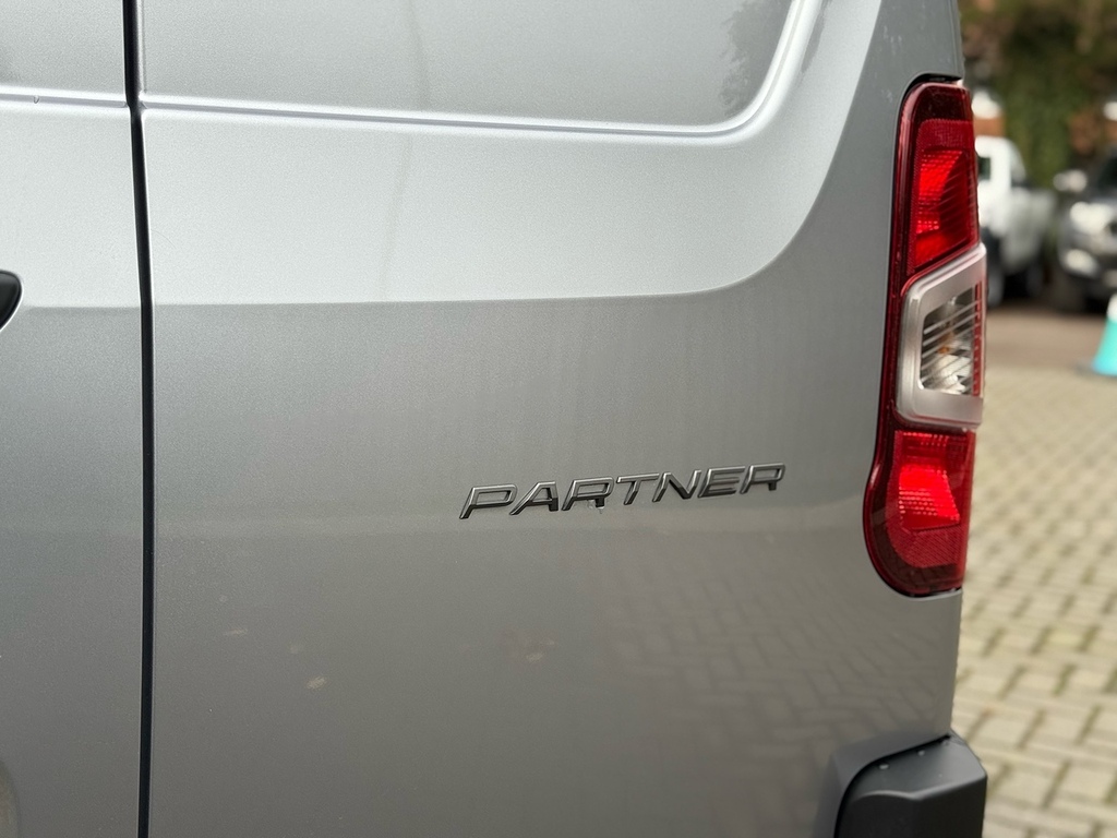 Peugeot Partner M 1.5 Bluehdi Black #16