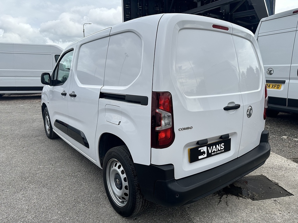Vauxhall Combo Turbo D 2300 Prime White #6