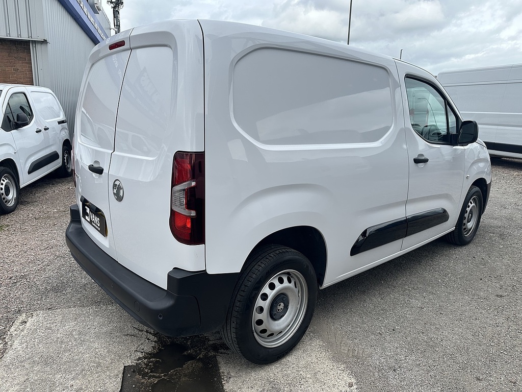 Vauxhall Combo Turbo D 2300 Prime White #4