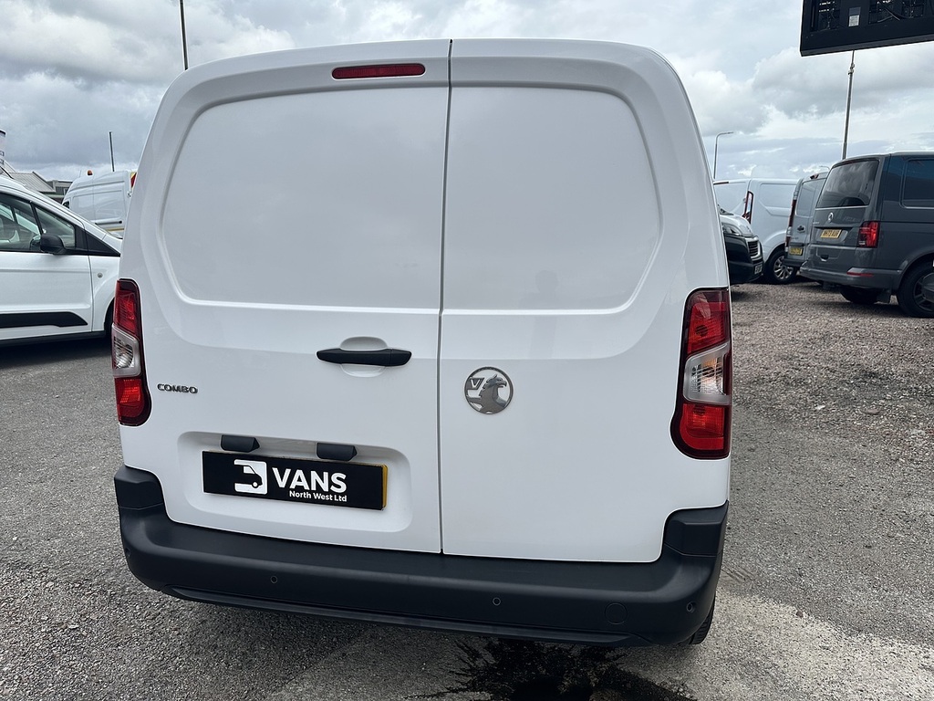 Vauxhall Combo Turbo D 2300 Prime White #5