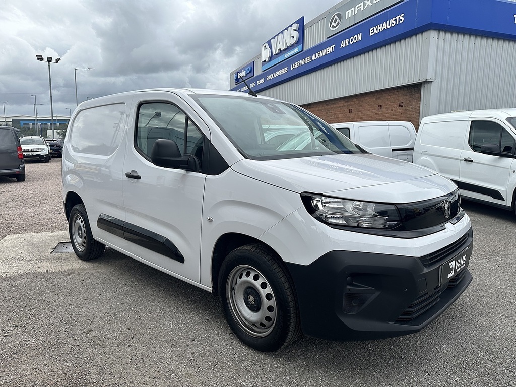 Vauxhall Combo Turbo D 2300 Prime White #2