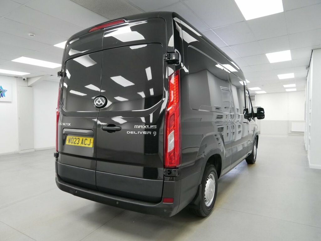 Maxus Deliver 9 2.0 D20 150Dropside White #11