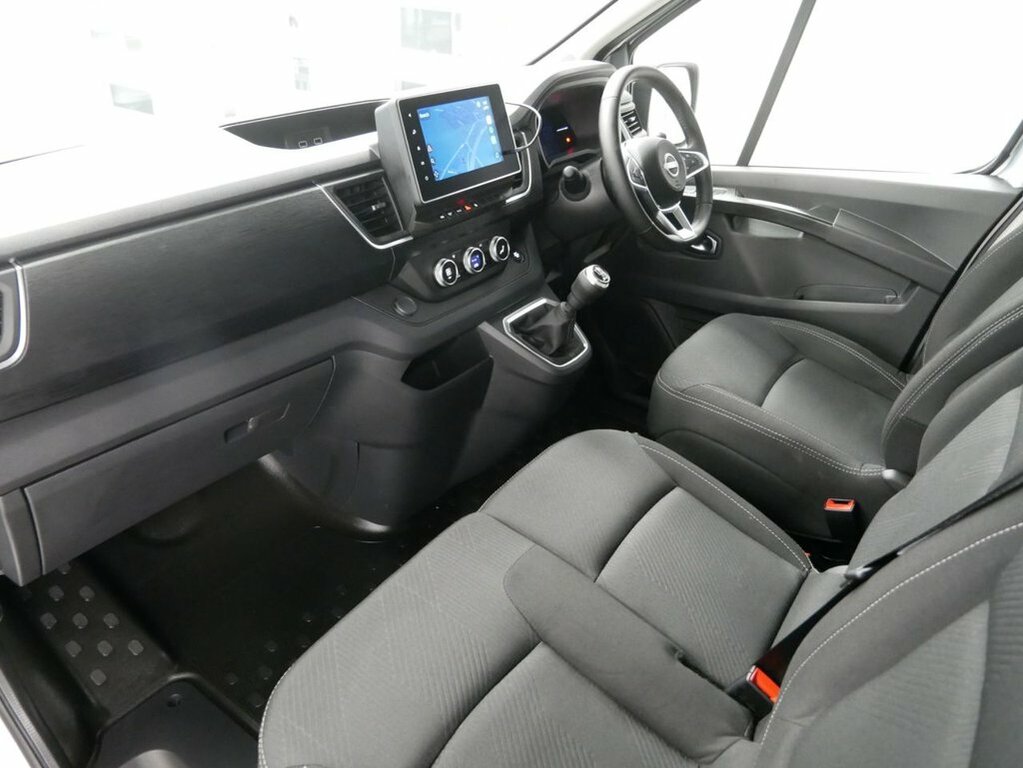 Nissan Primastar Acenta White #22