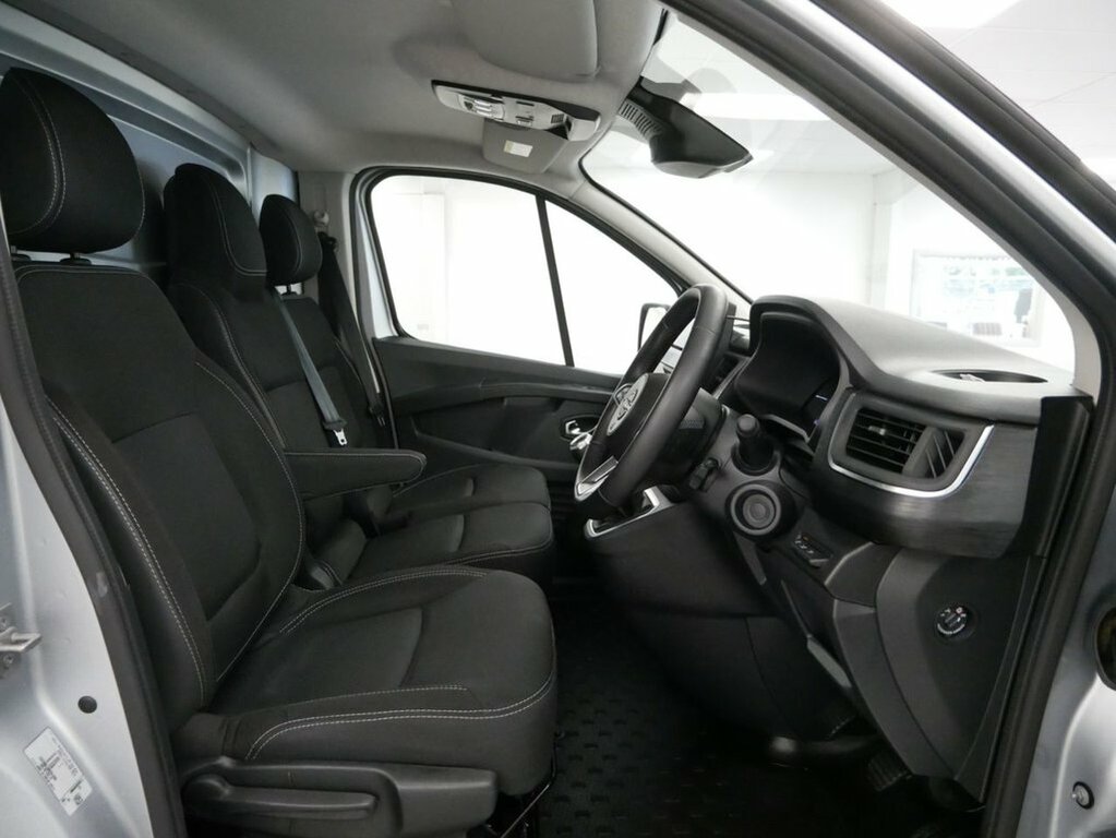 Nissan Primastar Acenta White #14