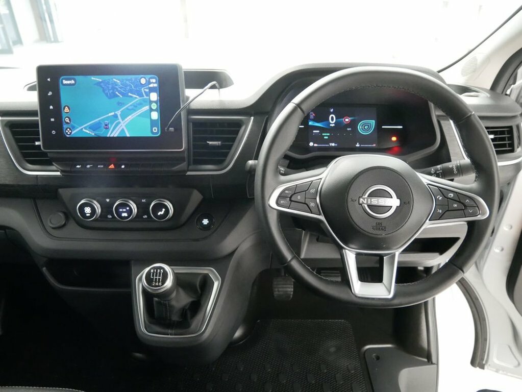 Nissan Primastar Acenta White #15
