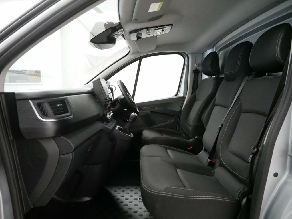 Nissan Primastar Acenta White #23