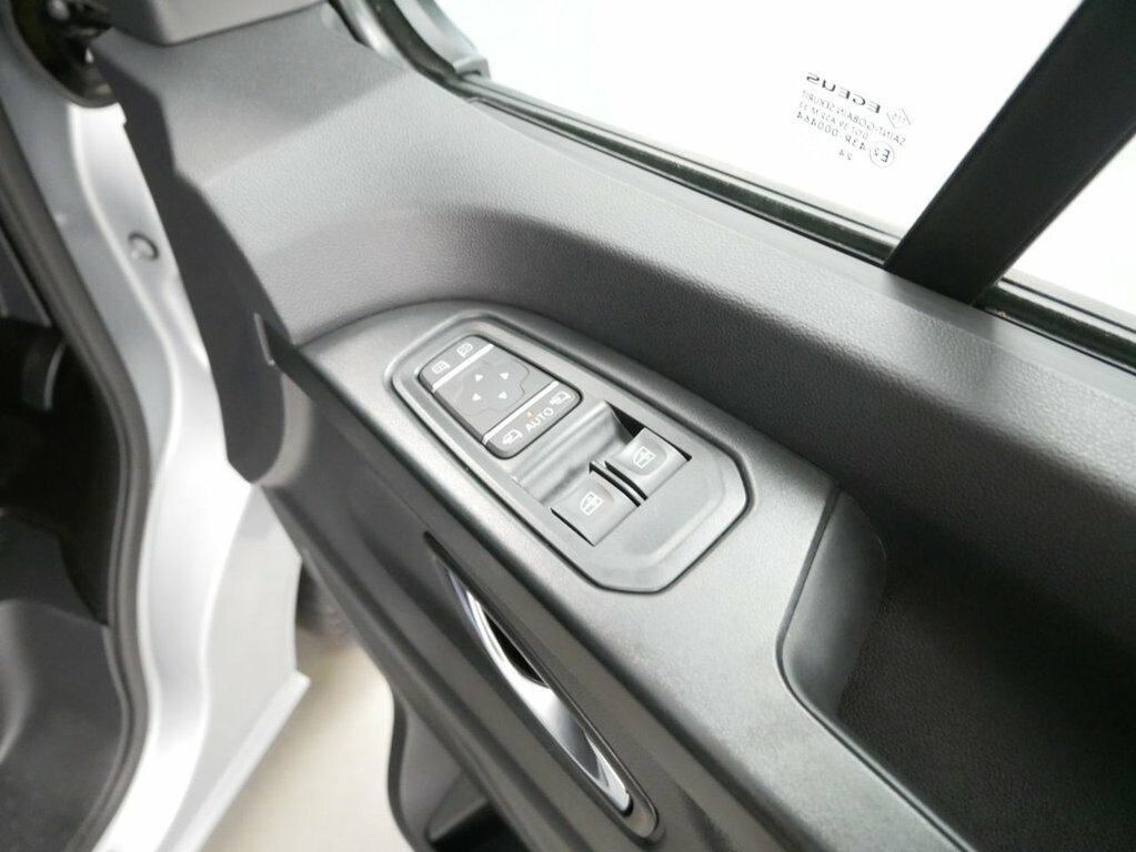 Nissan Primastar Acenta White #26