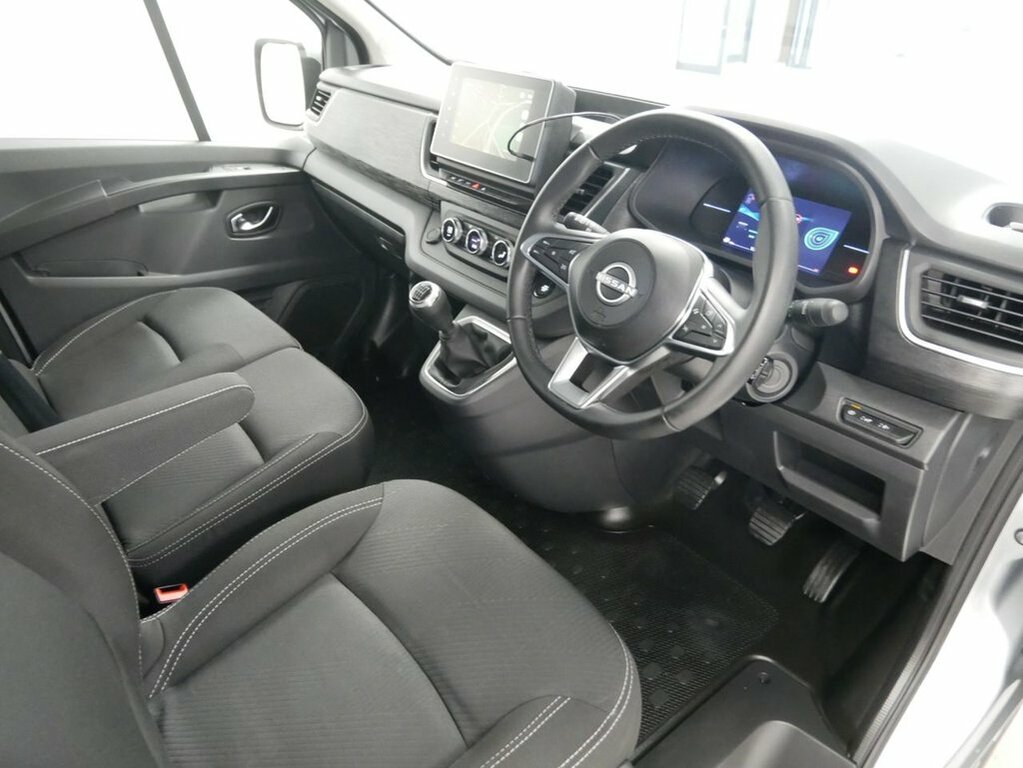 Nissan Primastar Acenta White #13