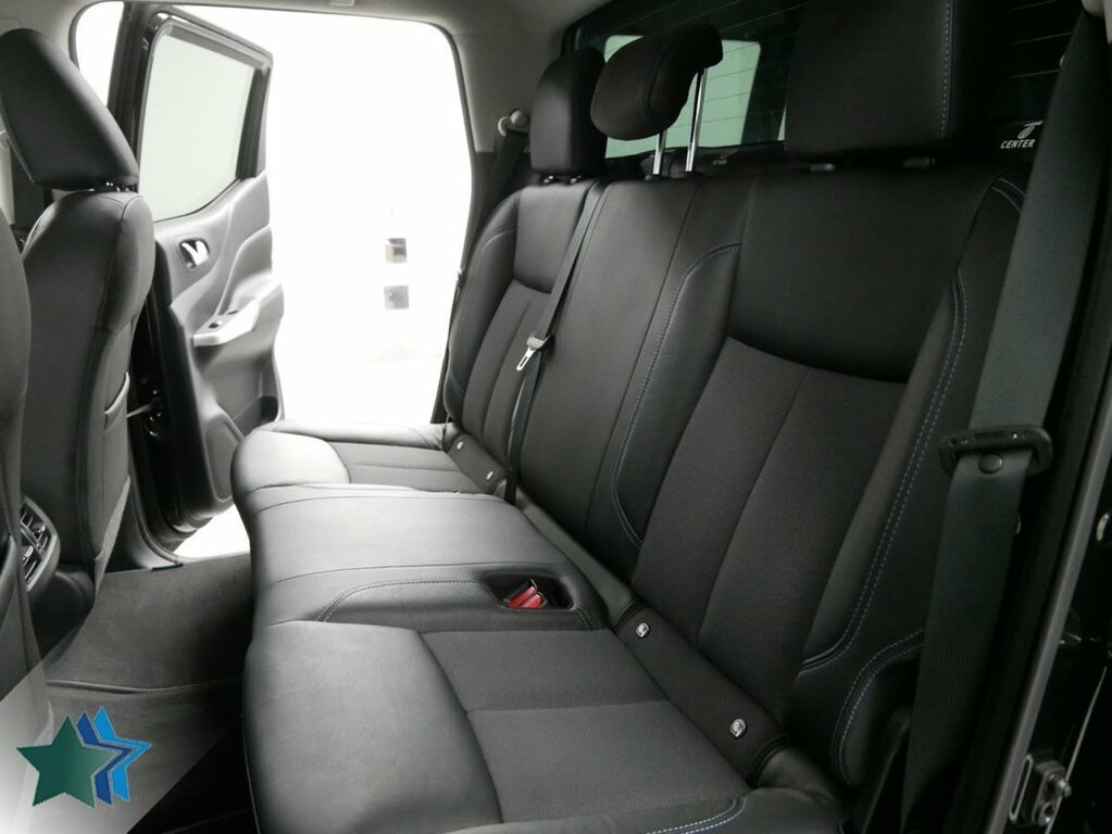 Nissan Navara 2.3L Dci N-guard Pickup Double Cab Black #6