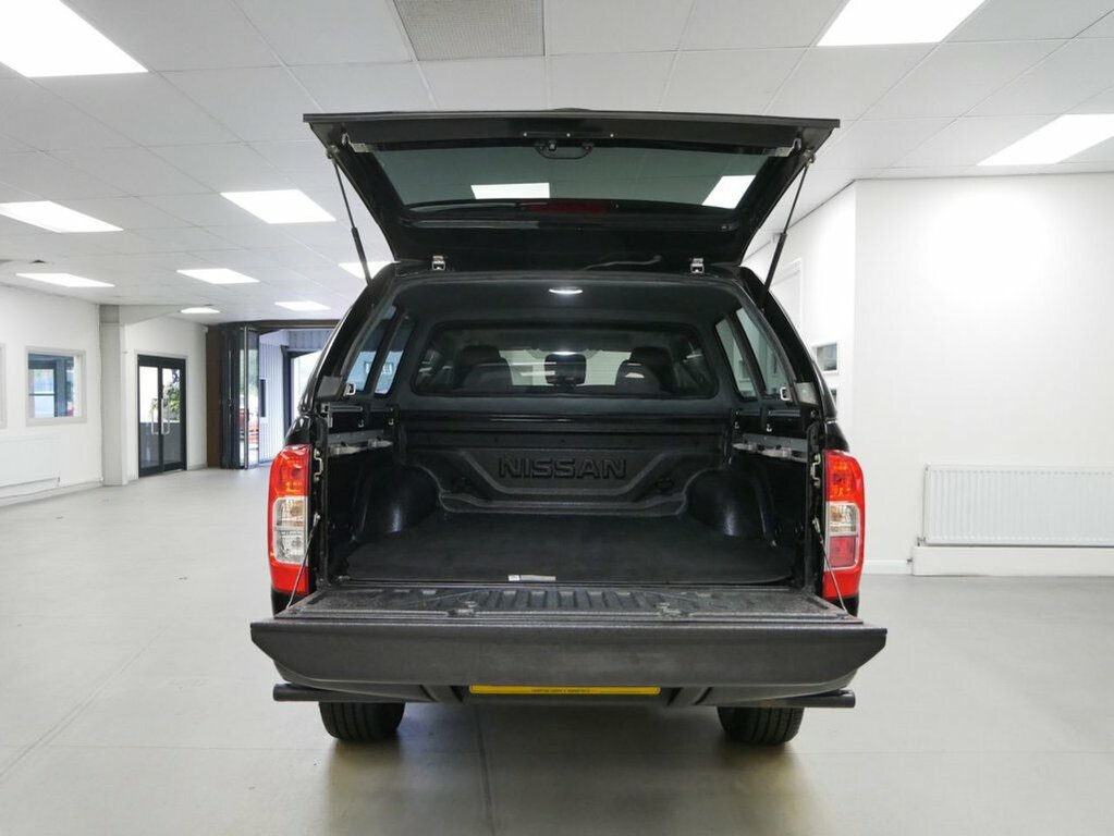 Nissan Navara 2.3L Dci N-guard Pickup Double Cab Black #2