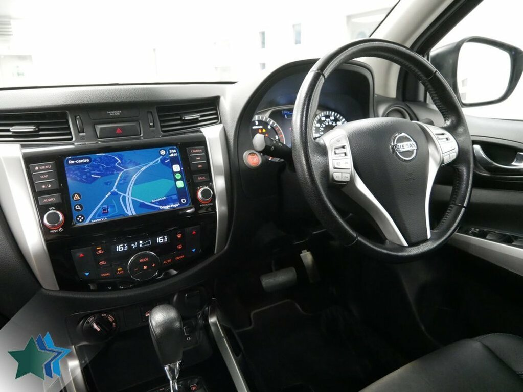 Nissan Navara 2.3L Dci N-guard Pickup Double Cab Black #3