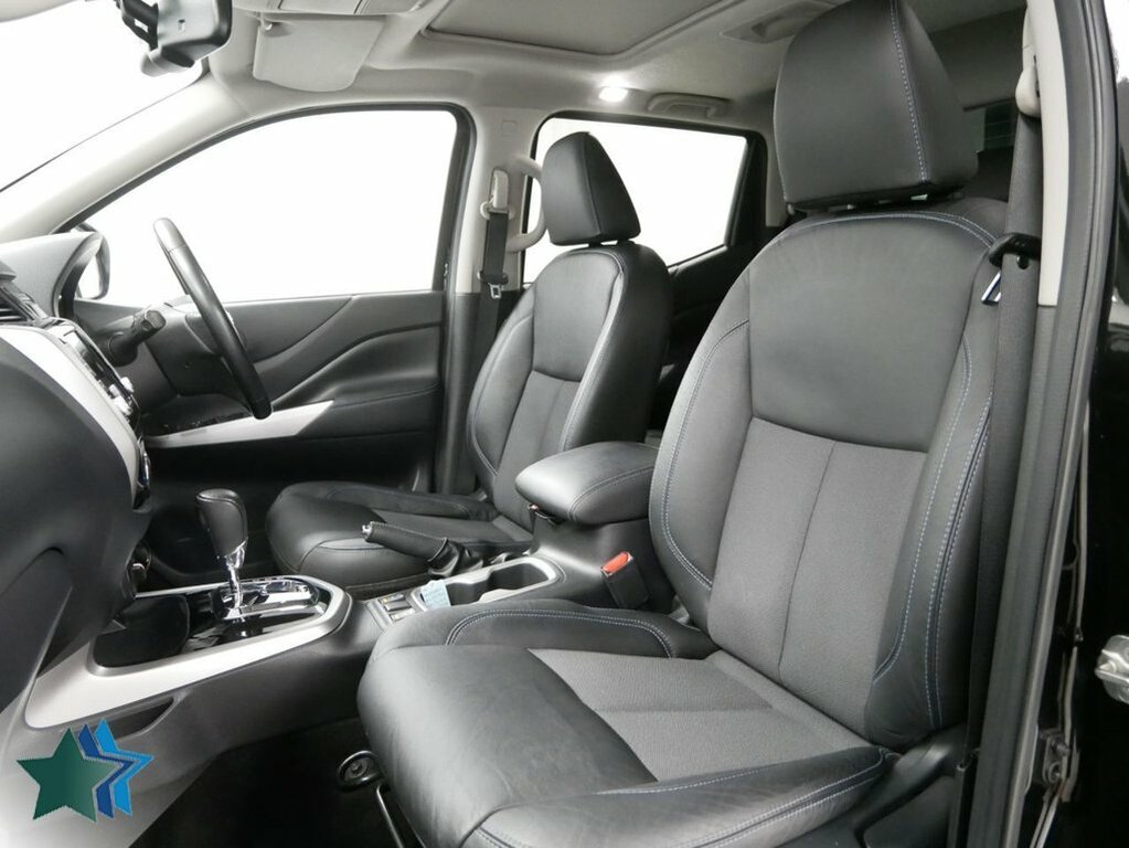 Nissan Navara 2.3L Dci N-guard Pickup Double Cab Black #4