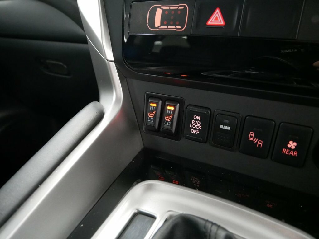 Mitsubishi Shogun Sport D 4 Brown #23