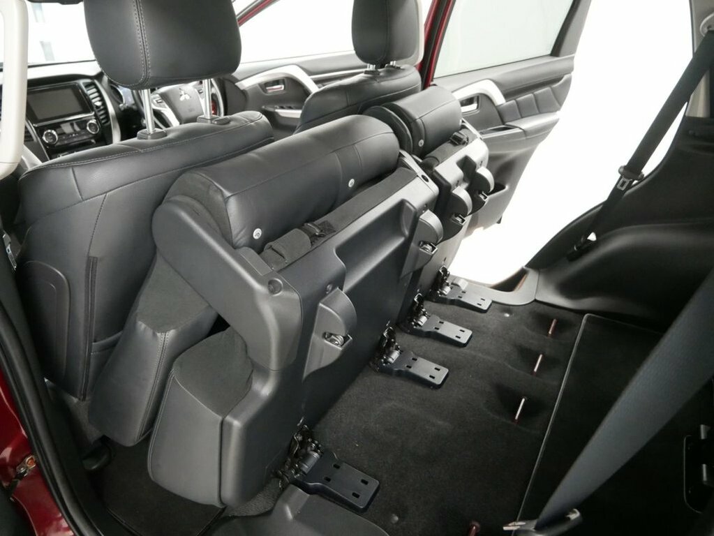 Mitsubishi Shogun Sport D 4 Brown #34