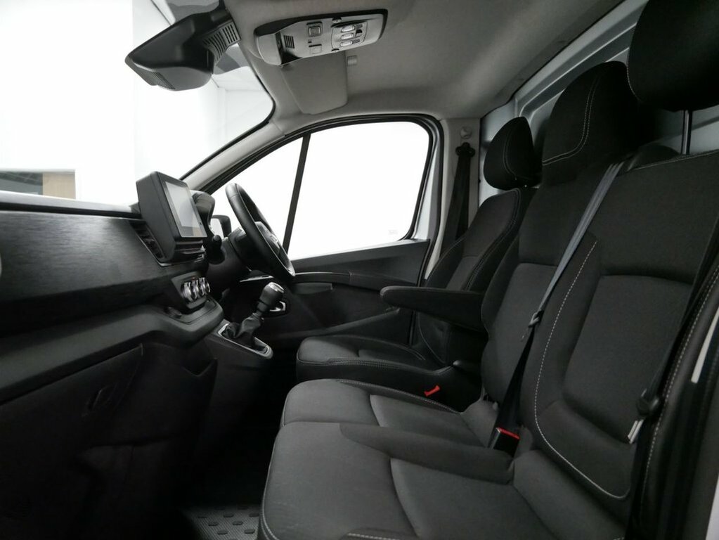 Nissan Primastar Acenta White #21
