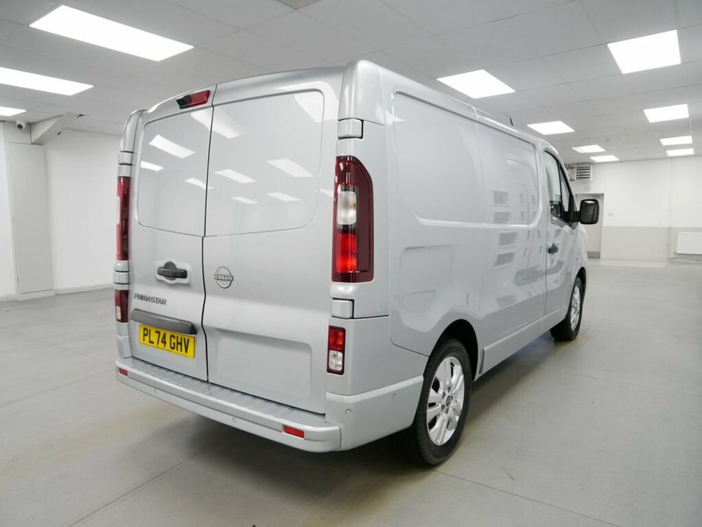 Nissan Primastar Acenta White #10