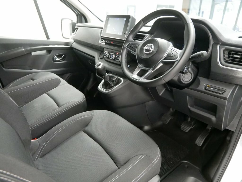 Nissan Primastar Acenta White #12