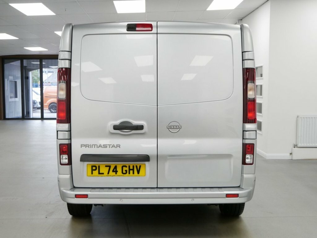 Nissan Primastar Acenta White #9