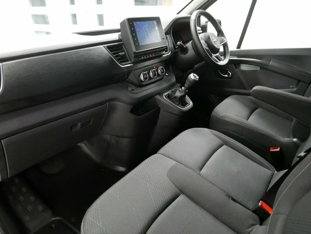Nissan Primastar Acenta White #22
