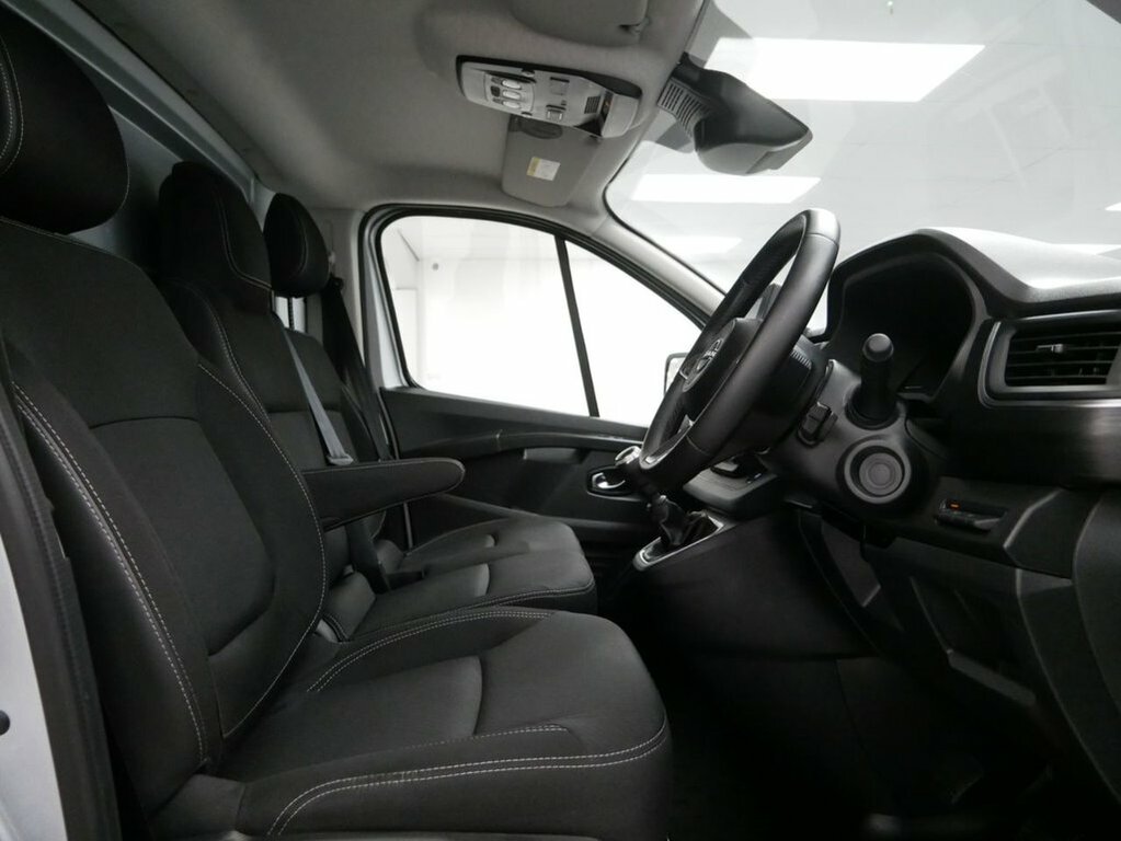 Nissan Primastar Acenta White #13