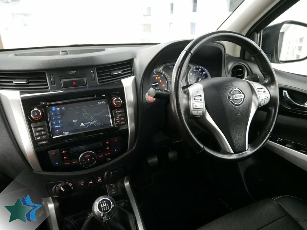 Nissan Navara 2.3L Dci Off-roader At32 Pickup Double Cab Die Silver #3