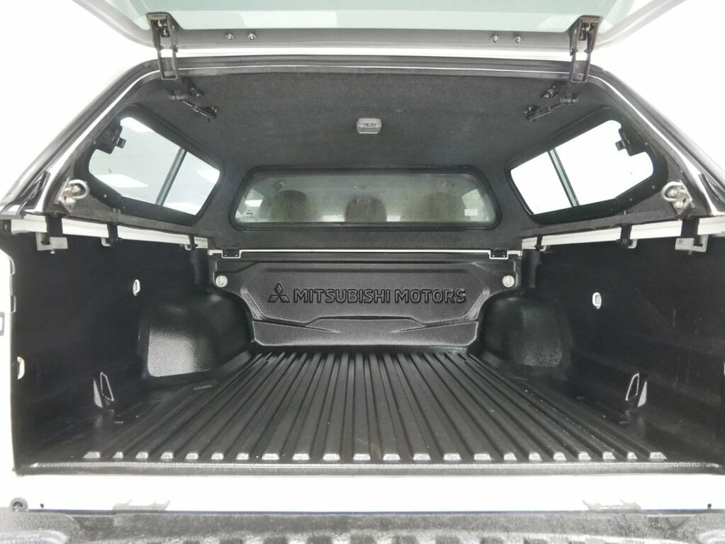 Mitsubishi L200 Doublecab 2.2 Di-d Barbarian X 4Wd Silver #26