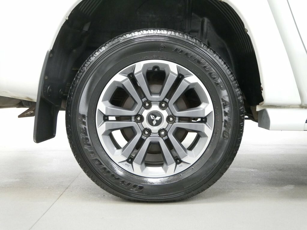 Mitsubishi L200 Doublecab 2.2 Di-d Barbarian X 4Wd Silver #23