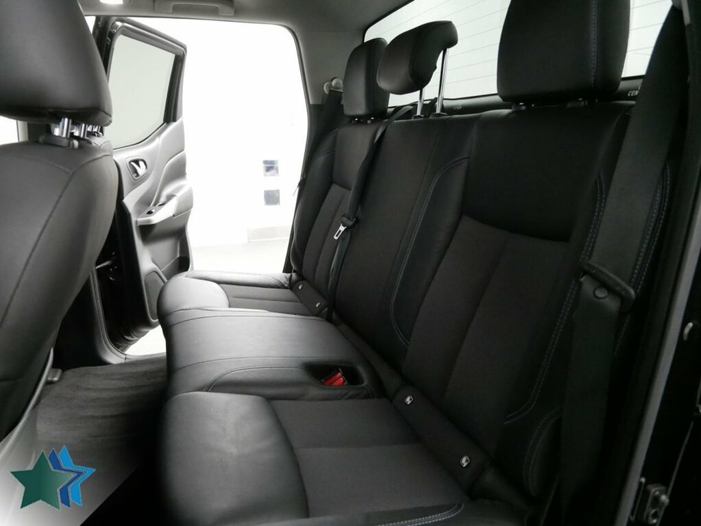 Nissan Navara 2.3L Dci N-guard Pickup Double Cab Black #6