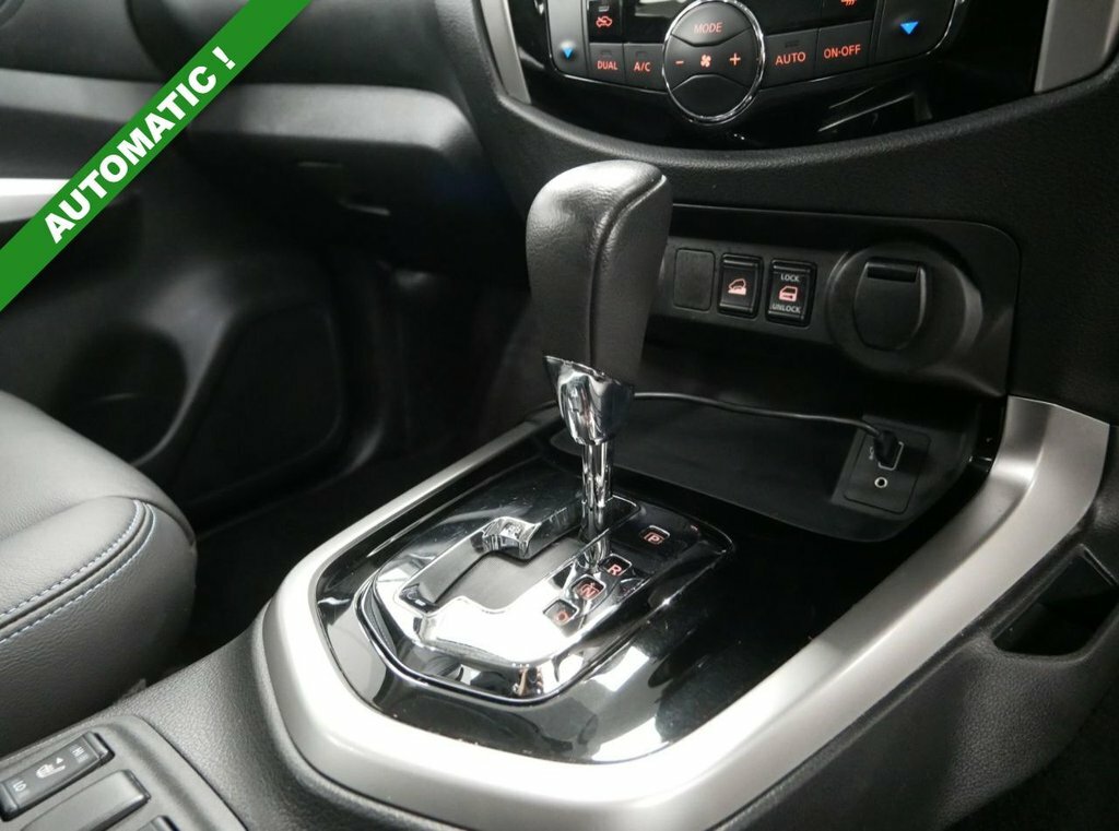 Nissan Navara 2.3L Dci N-guard Pickup Double Cab Black #5