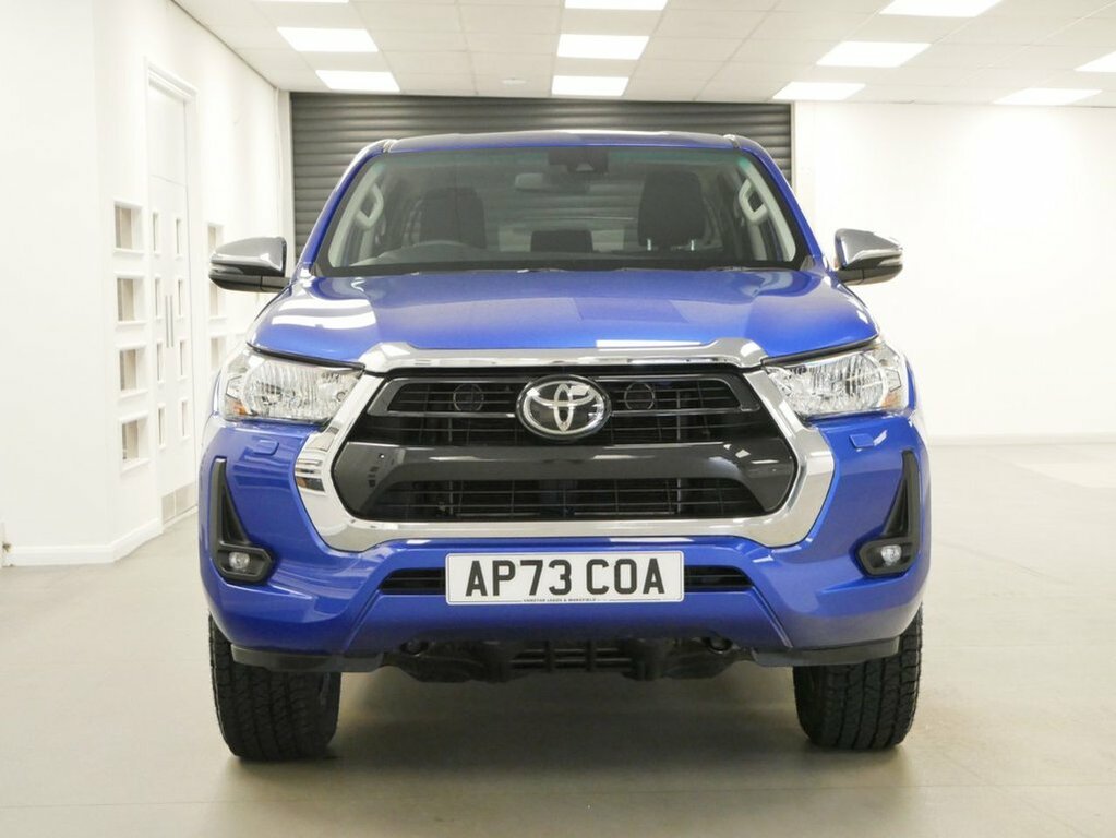 Toyota HILUX Invincible White #9