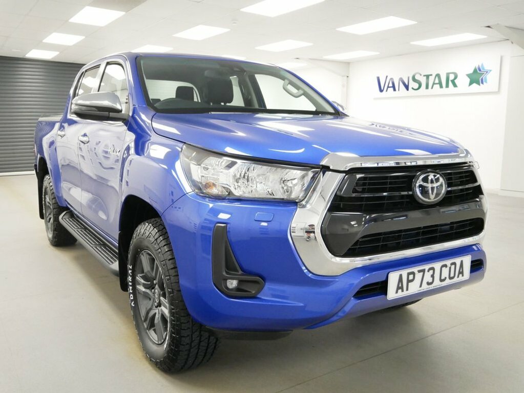 Toyota HILUX Invincible White #8