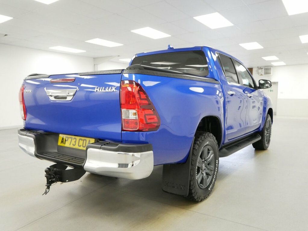 Toyota HILUX Invincible White #11