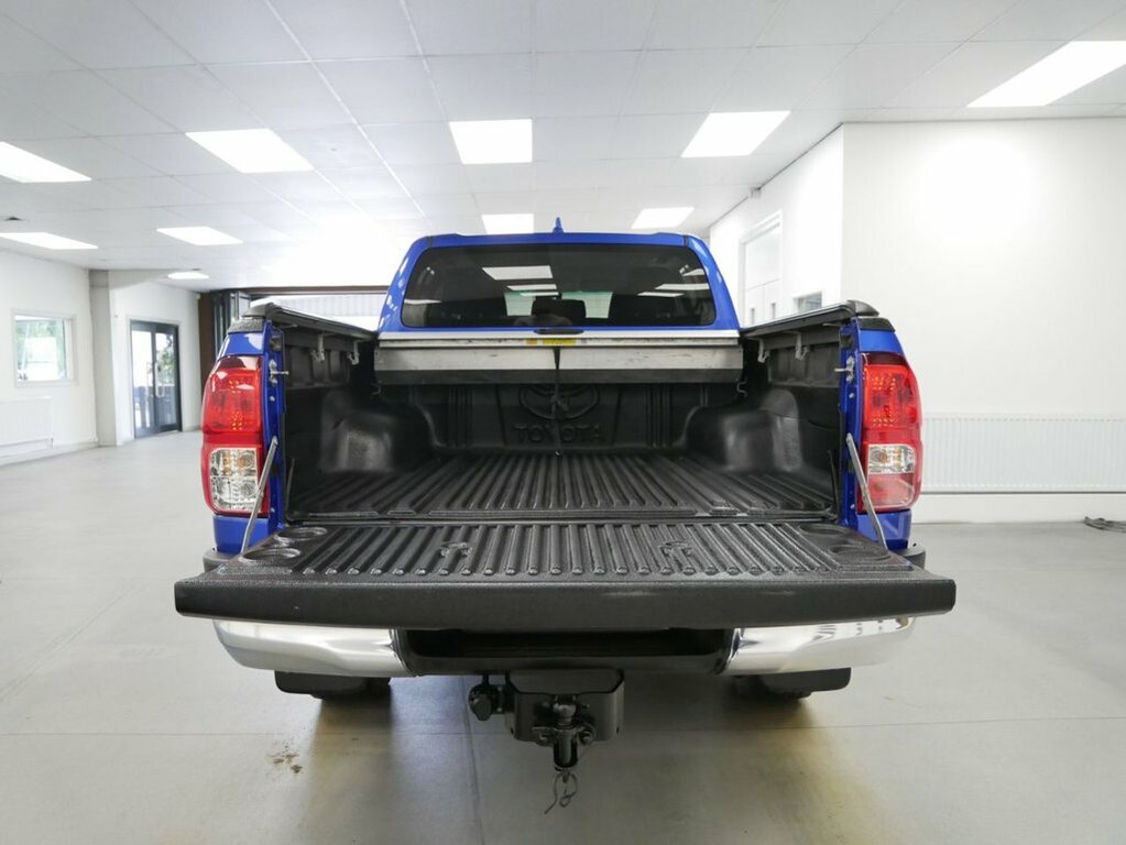 Toyota HILUX Invincible White #12